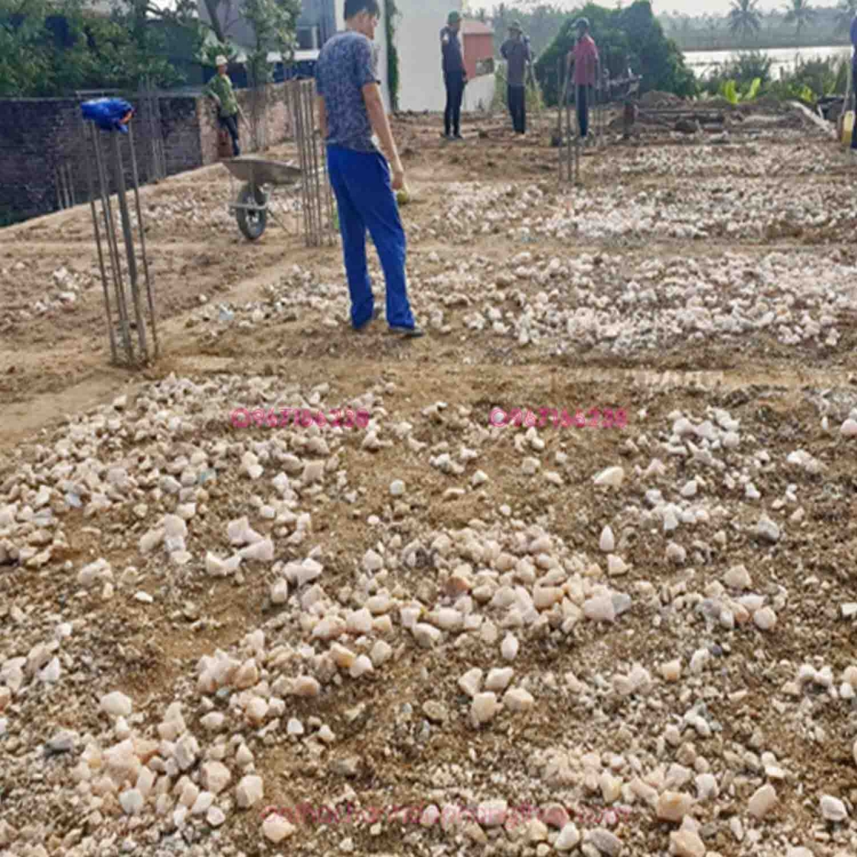 cach-rai-da-thach-anh-vun-nen-nha-tang-dia-khi